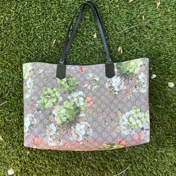 Gucci Bloom GG reversible Tote Medium